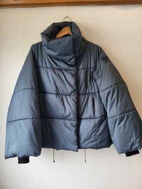 Short Funnel Neck Wide Sleeve Stylish Winter Puffer Jacket in Slate Blue